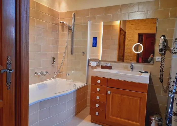 Aparthotel Manoir De Mathan: Prestige Near Arromanches