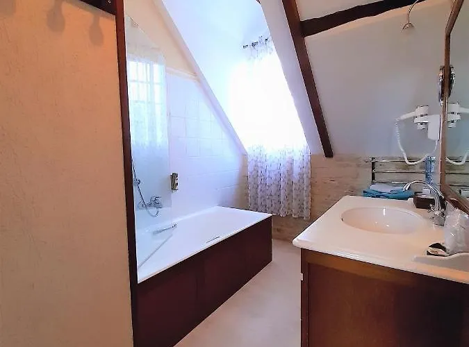 Aparthotel Manoir De Mathan: Prestige Near Arromanches